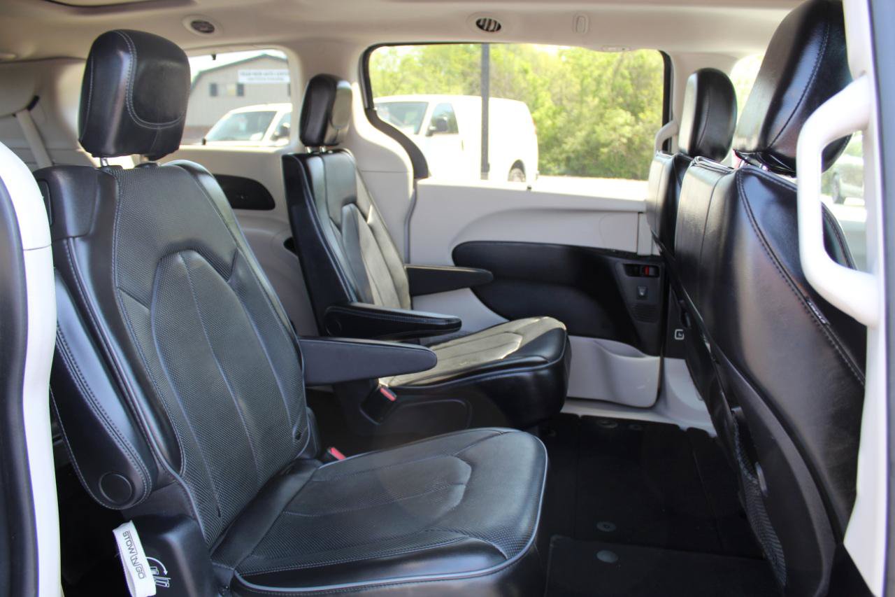 Used 2019 Chrysler Pacifica Limited FWD image 12