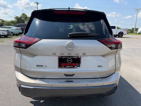 Used 2025 Nissan Rogue SL FWD image 31