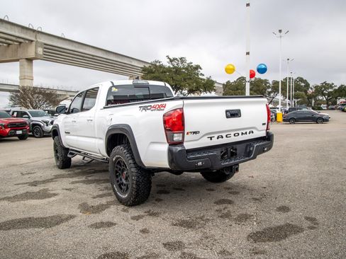 Used 2018 Toyota Tacoma SR5 image 10