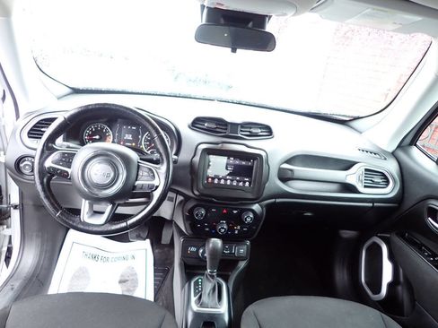 Used 2020 Jeep Renegade Latitude w/ Cold Weather Group image 10