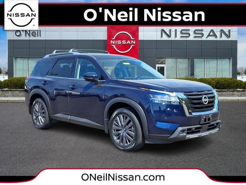 Certified 2023 Nissan Pathfinder SL w/ SL Premium Package AWD/4WD image 1