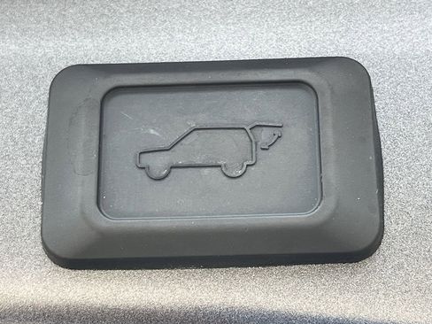 Used 2025 Toyota RAV4 XLE Premium image 31