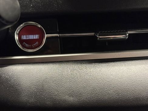 Used 2023 Mitsubishi Outlander SE image 32