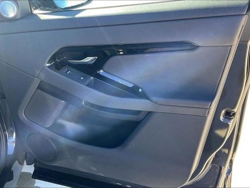 Used 2025 Land Rover Range Rover Evoque Dynamic SE image 29