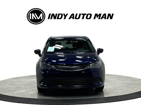 Used 2017 Chrysler Pacifica Touring w/ Tire & Wheel Group FWD image 10