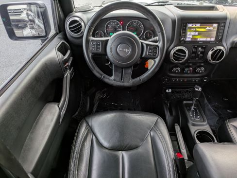 Used 2017 Jeep Wrangler Unlimited Sahara w/ Connectivity Group image 4