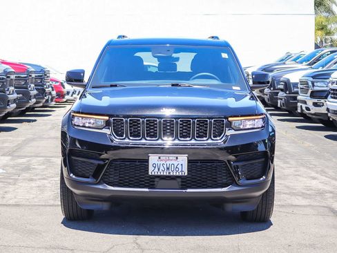 Used 2025 Jeep Grand Cherokee Laredo X RWD image 2