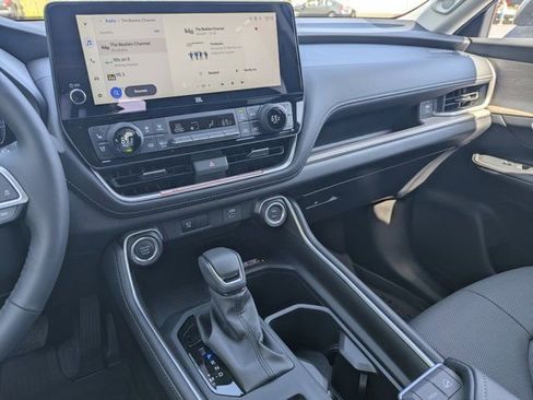 Used 2026 Toyota Grand Highlander Platinum image 25