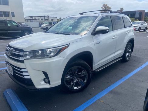 Used 2017 Toyota Highlander Limited Platinum AWD/4WD image 4