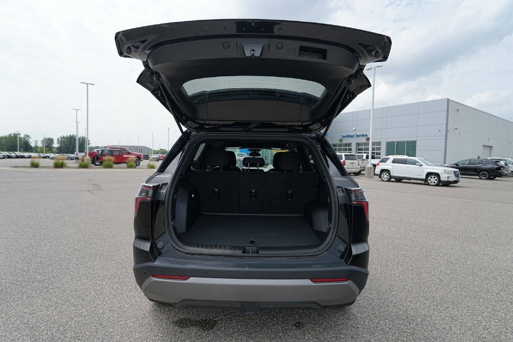 Used 2026 Chevrolet Equinox LT AWD/4WD image 15