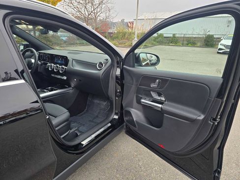 Used 2025 Mercedes-Benz GLA 250 image 12