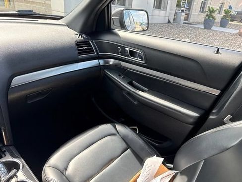 Used 2019 Ford Explorer XLT w/ Equipment Group 202A AWD/4WD image 20