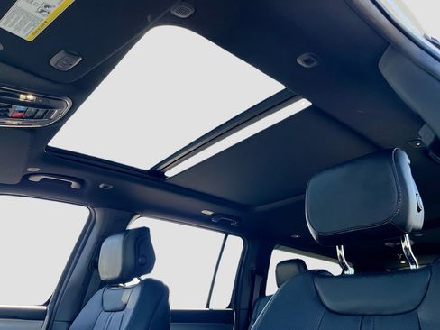 Certified 2025 Jeep Wagoneer L Series II w/ Premium Group I image 23