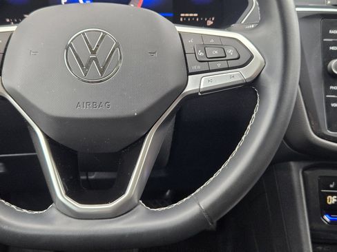 Used 2022 Volkswagen Tiguan SE FWD image 22