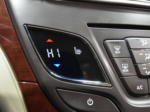 Used 2016 Buick Regal image 31