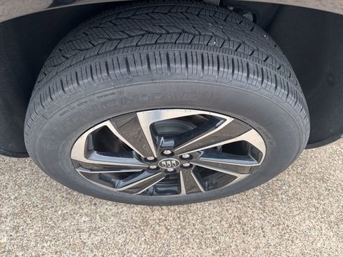 Used 2025 Buick Enclave Sport Touring image 10