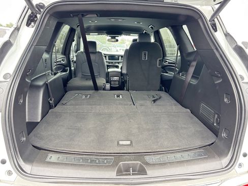 Used 2023 Buick Enclave Essence image 21