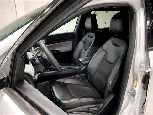 Used 2025 Jeep Compass Latitude AWD/4WD image 31