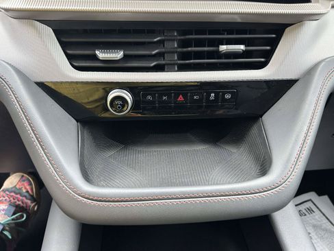 Used 2025 Ford Explorer Active w/ Active Comfort Package RWD image 27