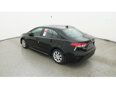Used 2025 Toyota Corolla LE FWD image 6