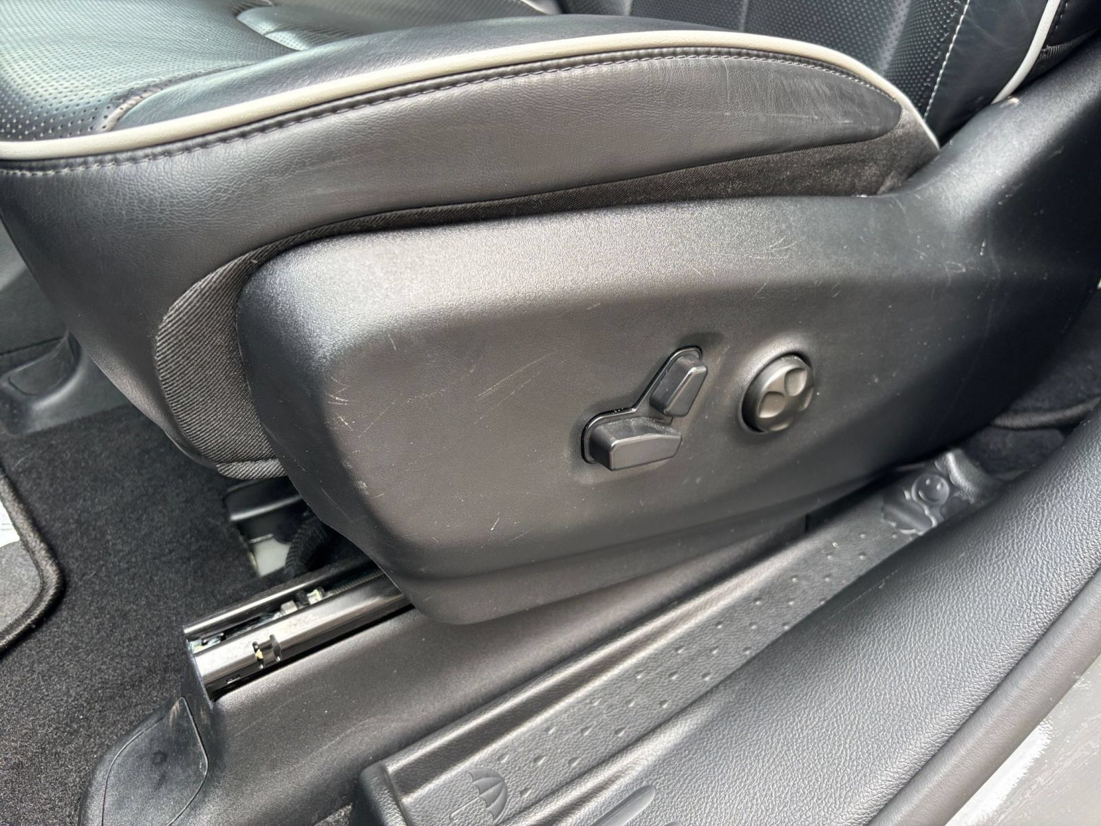 Used 2025 Chrysler Pacifica Limited FWD image 22