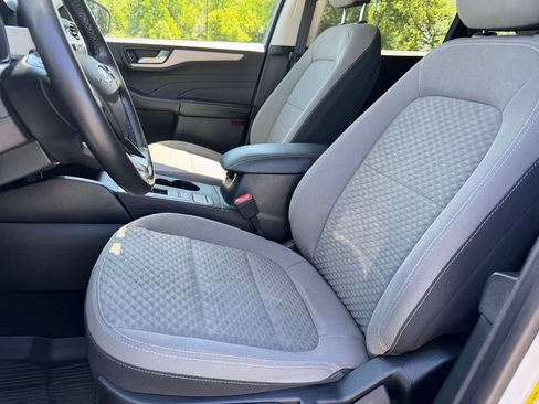 Used 2021 Ford Escape SE w/ Cold Weather Package AWD/4WD image 14