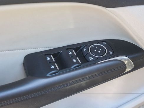 Used 2019 Lincoln MKC Reserve FWD image 26