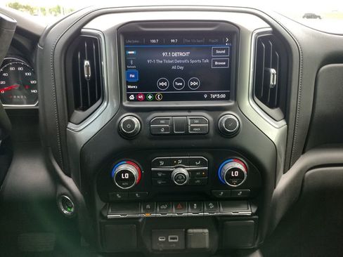 Used 2021 Chevrolet Silverado 1500 LT Trail Boss w/ Bed Protection Package AWD/4WD image 3