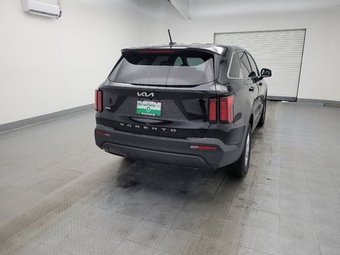 Used 2022 Kia Sorento LX image 7