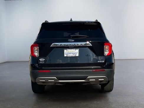 Used 2022 Ford Explorer XLT w/ Equipment Group 202A image 5