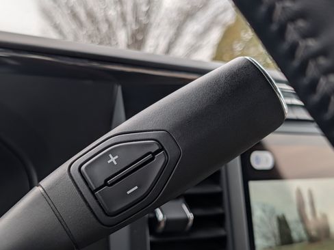 Used 2023 Ford F350 Lariat w/ FX4 Off-Road Package image 30