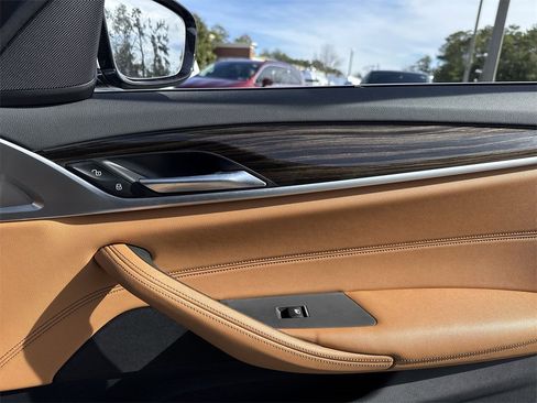 Used 2021 BMW 530i xDrive w/ Convenience Package image 27