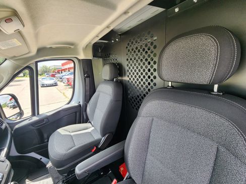Used 2025 RAM ProMaster 2500 w/ U-Haul Equipment Group FWD image 40