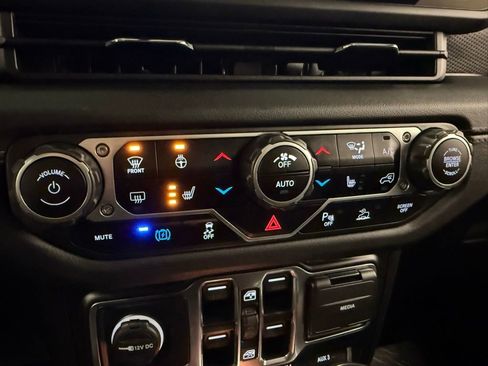 Used 2024 Jeep Wrangler Unlimited Rubicon 4xe w/ Technology Group image 31