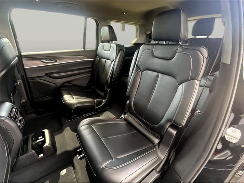 Used 2023 Jeep Grand Cherokee L Limited AWD/4WD image 19