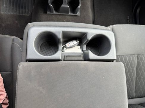 Used 2018 Nissan Titan SV image 27