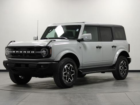 New 2026 Ford Bronco Outer Banks image 8