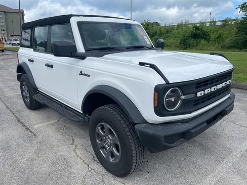 Used 2023 Ford Bronco 4-Door image 3