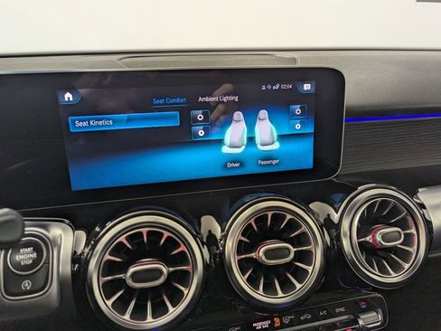 Used 2021 Mercedes-Benz GLB 250 image 47