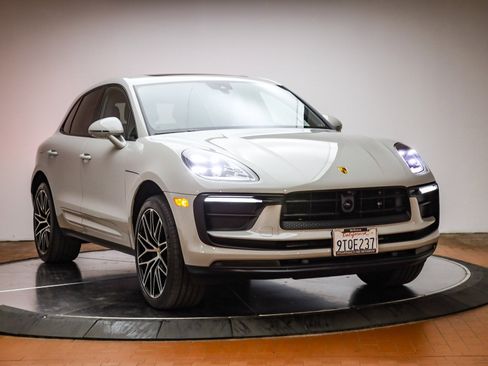 Used 2025 Porsche Macan image 12