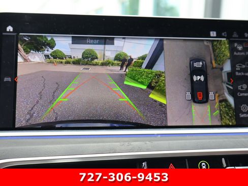 Used 2022 BMW X7 xDrive40i w/ M Sport Package AWD/4WD image 4