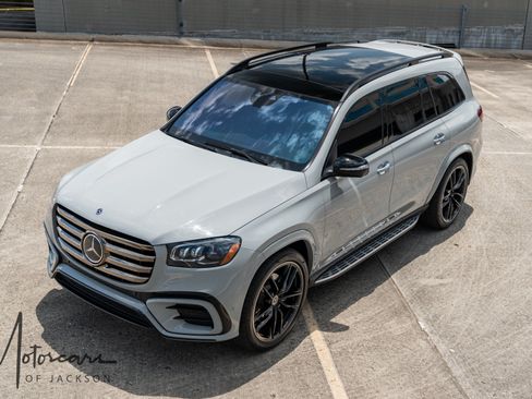 Used 2024 Mercedes-Benz GLS 450 4MATIC w/ AMG Line Exterior image 24