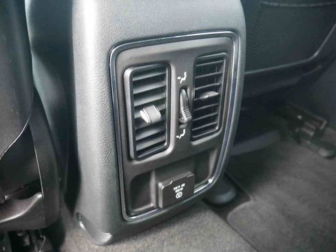 Used 2022 Jeep Grand Cherokee Altitude AWD/4WD image 16