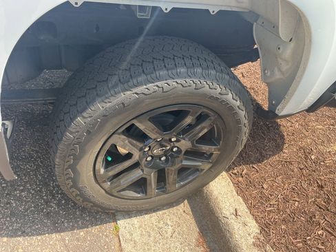 Used 2022 Chevrolet Silverado 1500 Custom Trail Boss AWD/4WD image 14