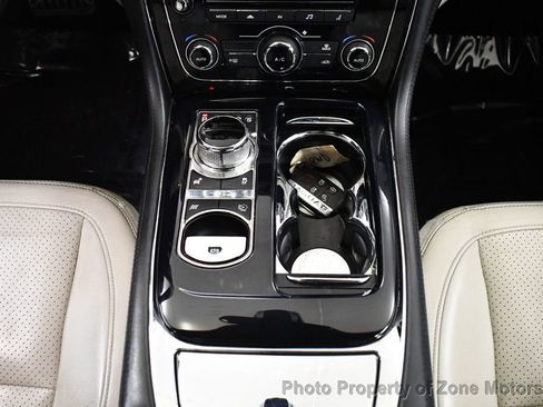 Used 2015 Jaguar XJ image 28