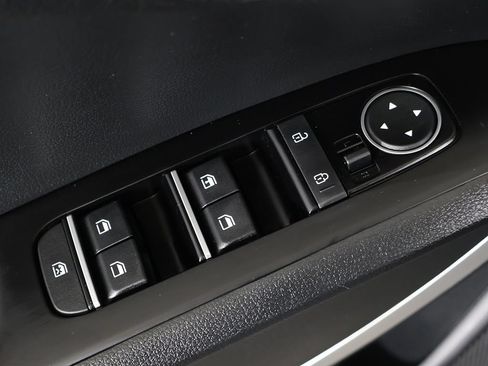 Certified 2025 Kia Soul LX FWD image 32