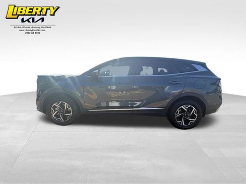 Used 2024 Kia Sportage LX AWD/4WD image 4