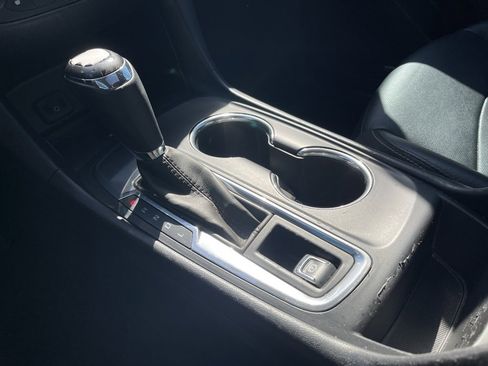 Used 2018 Chevrolet Equinox Premier image 15