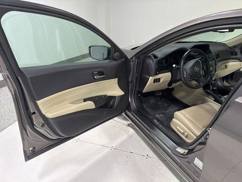 Used 2014 Acura ILX w/ Technology Package FWD image 11