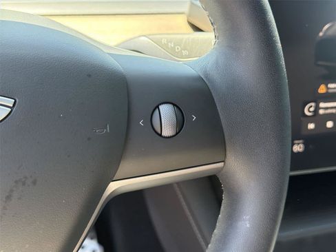 Used 2025 Tesla Model Y Long Range AWD/4WD image 34